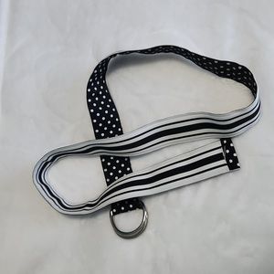 Reversible D ring ribbon belt